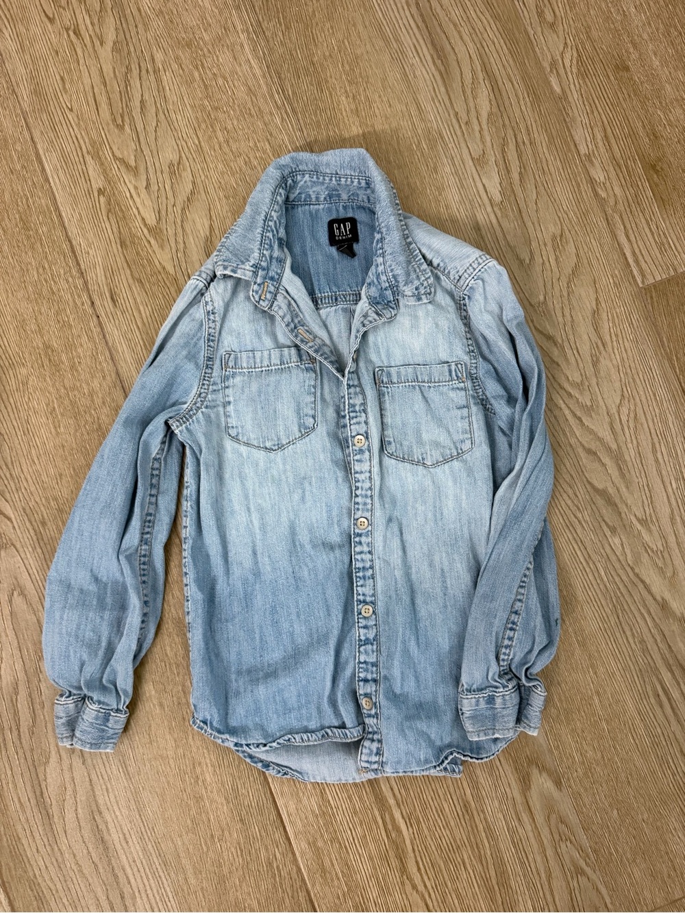 Gap Denim Kids Size S Light Wash Blue Long Sleeve Collared Button-Up Shirt